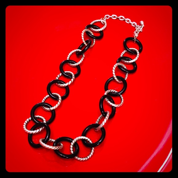 Jewelry - BLACK & SILVER HOOP LINK NECKLACE